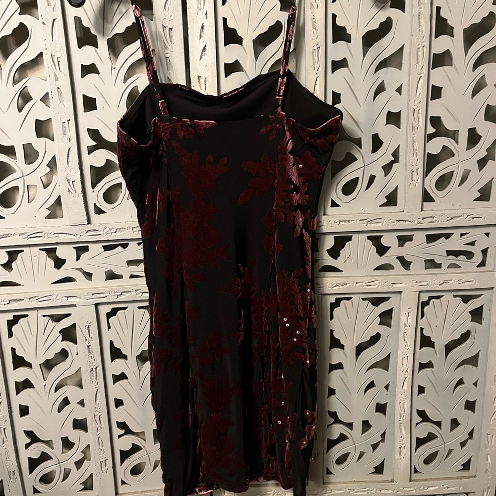 FOREVER 21 MAGNIFICENT BLACK WITH BURGUNDY RED VELVET ACCENTS FANCY MINI DRESS - Picture 5 of 8
